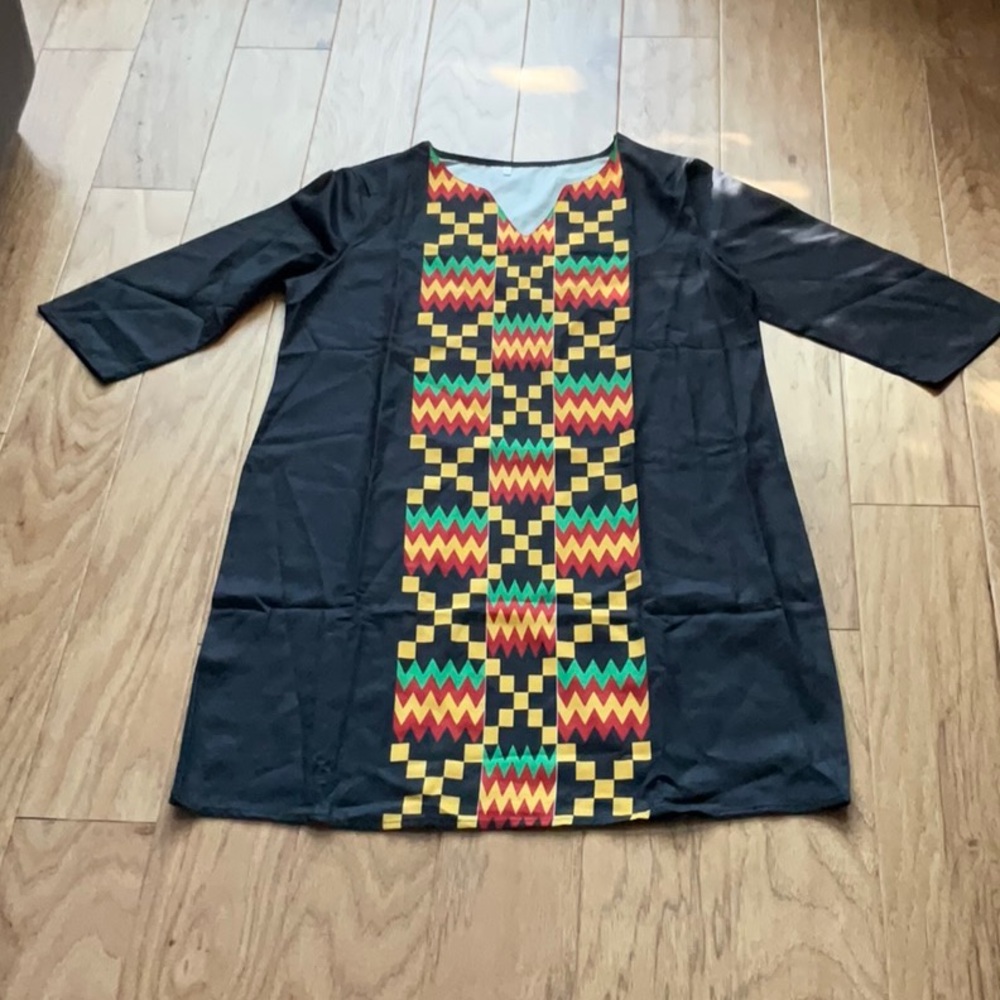 Black Tunic with Geometric Pattern and 3/4 Sleeves